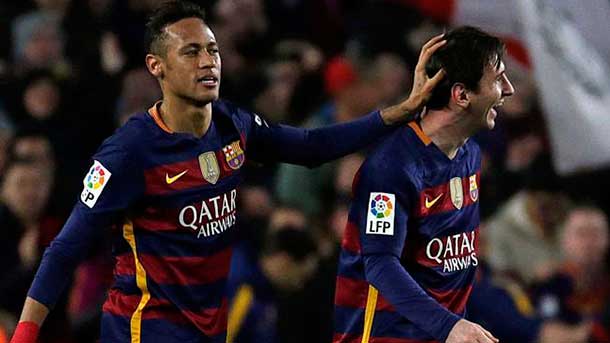 Neymar y Messi celebran un gol