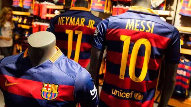 The current T-shirt of the FC Barcelona in this 2015-2016