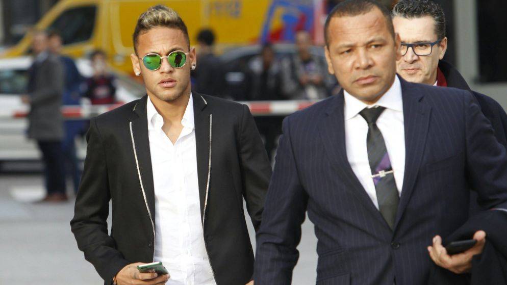 La justicia brasileña pide al Santos que enseñe todas las ofertas por Neymar
