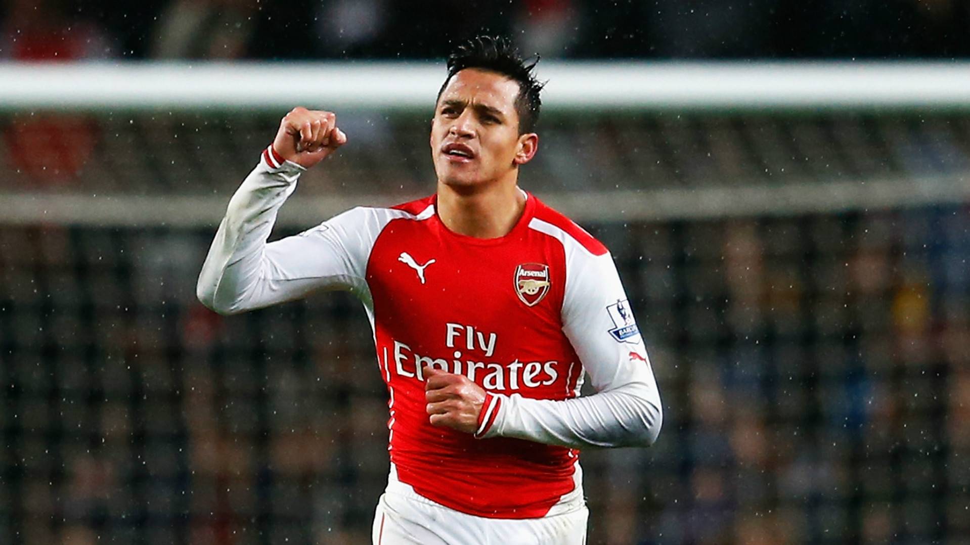Alexis Sánchez, celebrating a goal with the T-shirt of the Arsenal