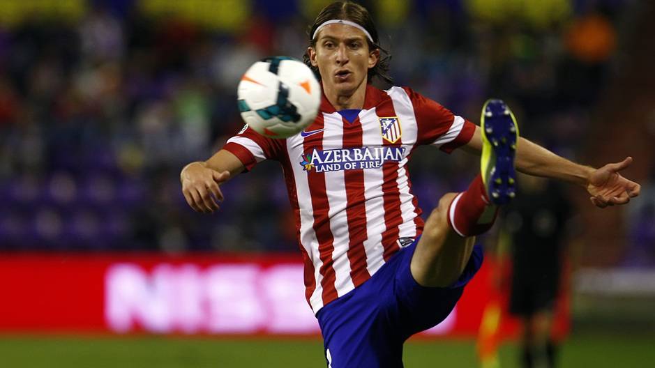 Filipe Luis went back to attack to Messi