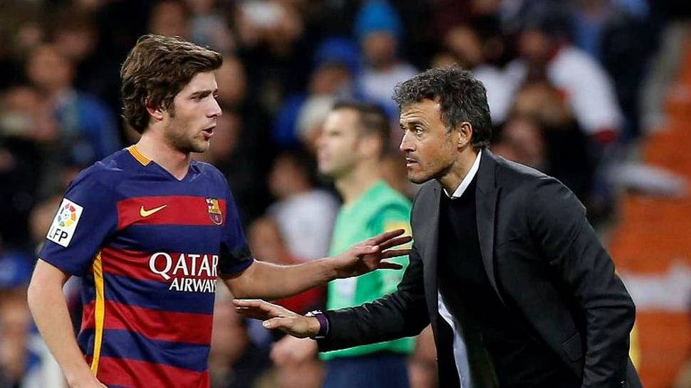 Sergi Roberto y Luis Enrique, en un partido del FC Barcelona la pasada temporada
