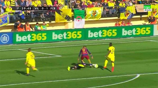 Doubtful penalti on Neymar in front of the Villarreal
