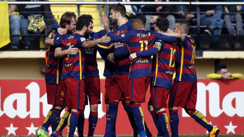 El FC Barcelona, celebrando uno de los goles en El Madrigal