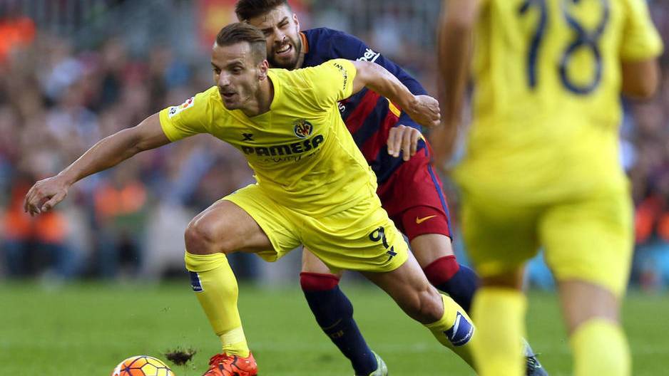 Roberto Soldado criticó airadamente al árbitro del Villarreal-FC Barcelona