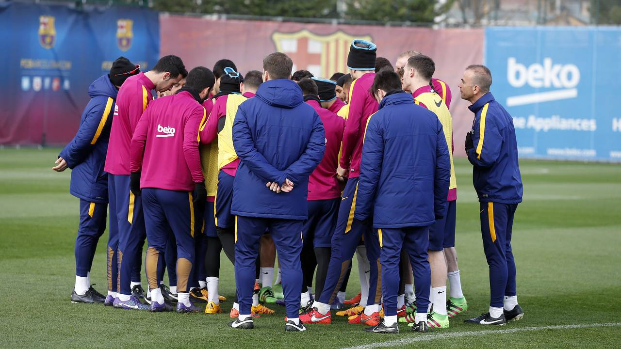 Charla de Luis Enrique en el entrenamiento del FC Barcelona