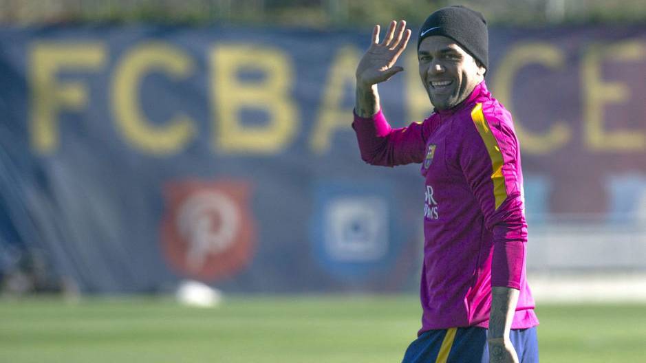 Daniel Alves seguirá otra temporada en el FC Barcelona