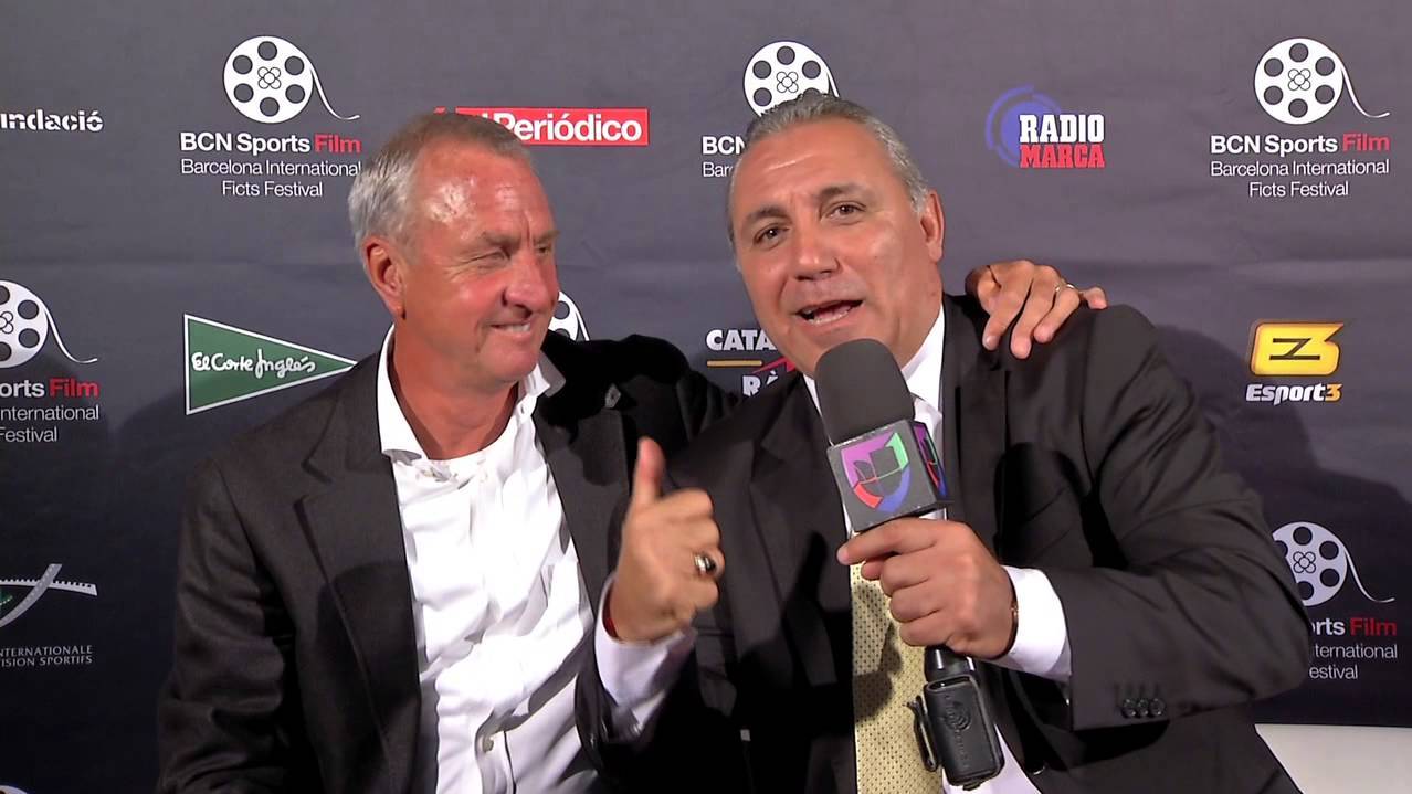 Johan Cruyff, smiling beside Hristo Stoichkov