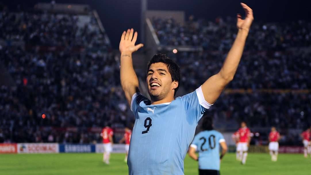 Luis Suárez, celebrating a goal with the selection of Uruguay