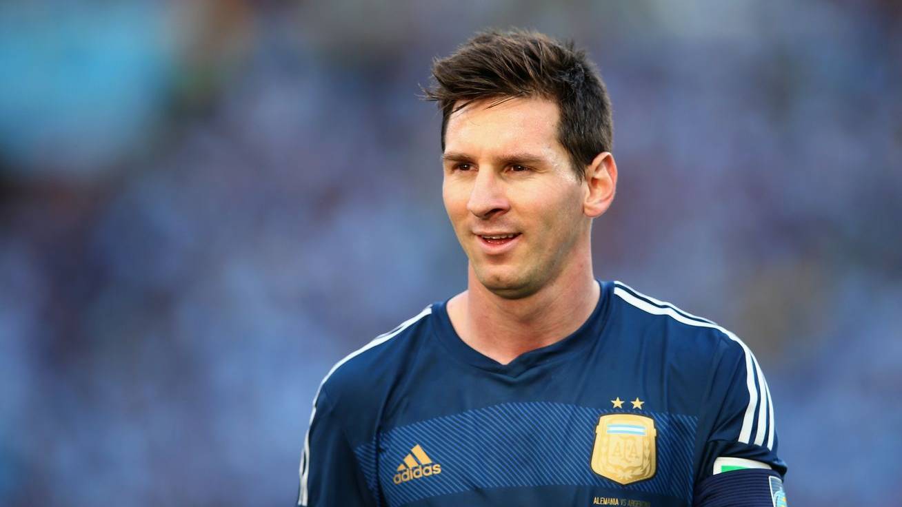 Leo Messi, with the T-shirt of the selection of Argentina
