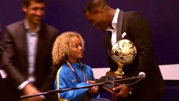 El joven jugador de doce años del fc barcelona fue elegido balón de oro del torneo la liga promises sub' 12