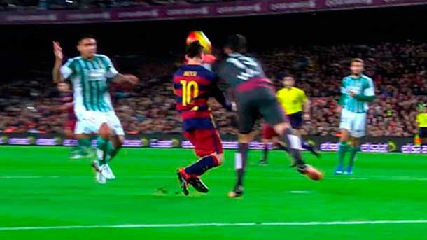 A penalti that did not go of adán to messi, originated a goal in own door of westerman when it was doing him lacking ivan rakitic