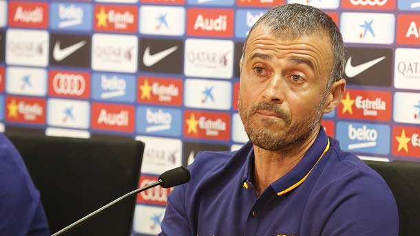 Press conference of the trainer of the fc barcelona after the training