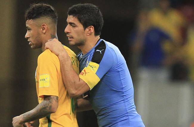 Neymar y Suárez durante el 2-2 del Brasil-Uruguay