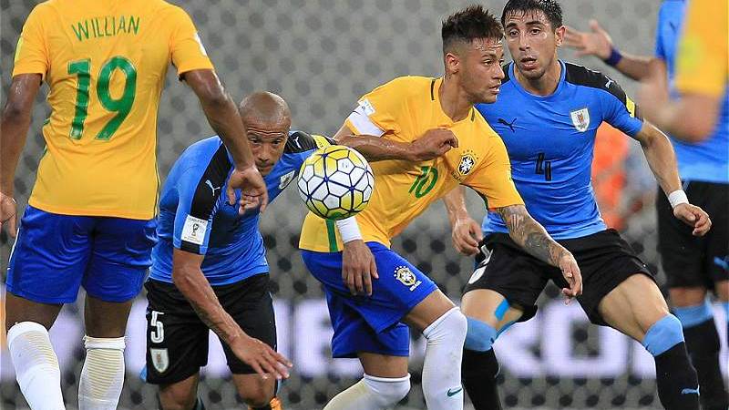 Neymar acabó tocado y sancionado para el próximo partido ante Paraguay