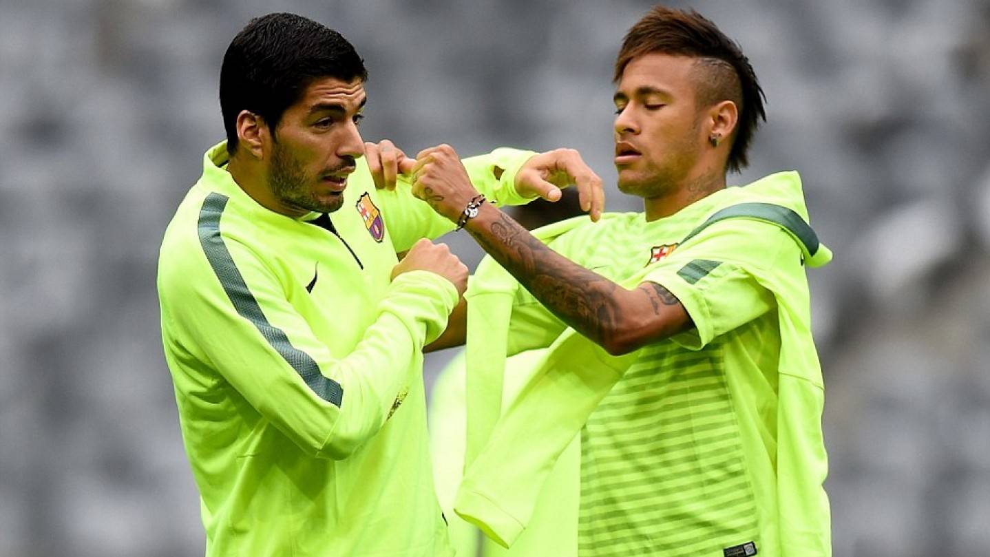 Neymar y Suárez, bromeando en un entreno del Barça