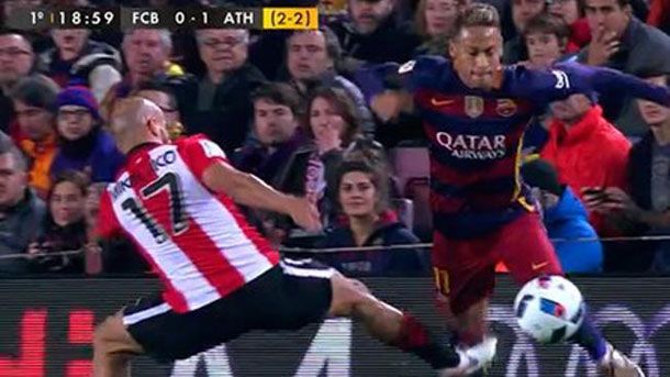 The Brazilian star received sticks to right and left against the athletic