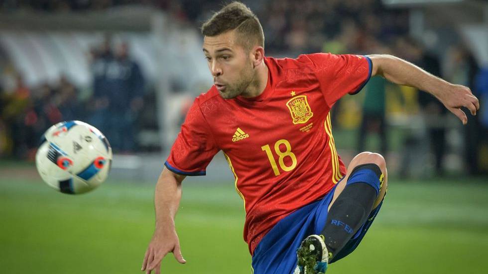 Jordi Alba sufrió un golpe en el partido que jugó España frente a Rumanía