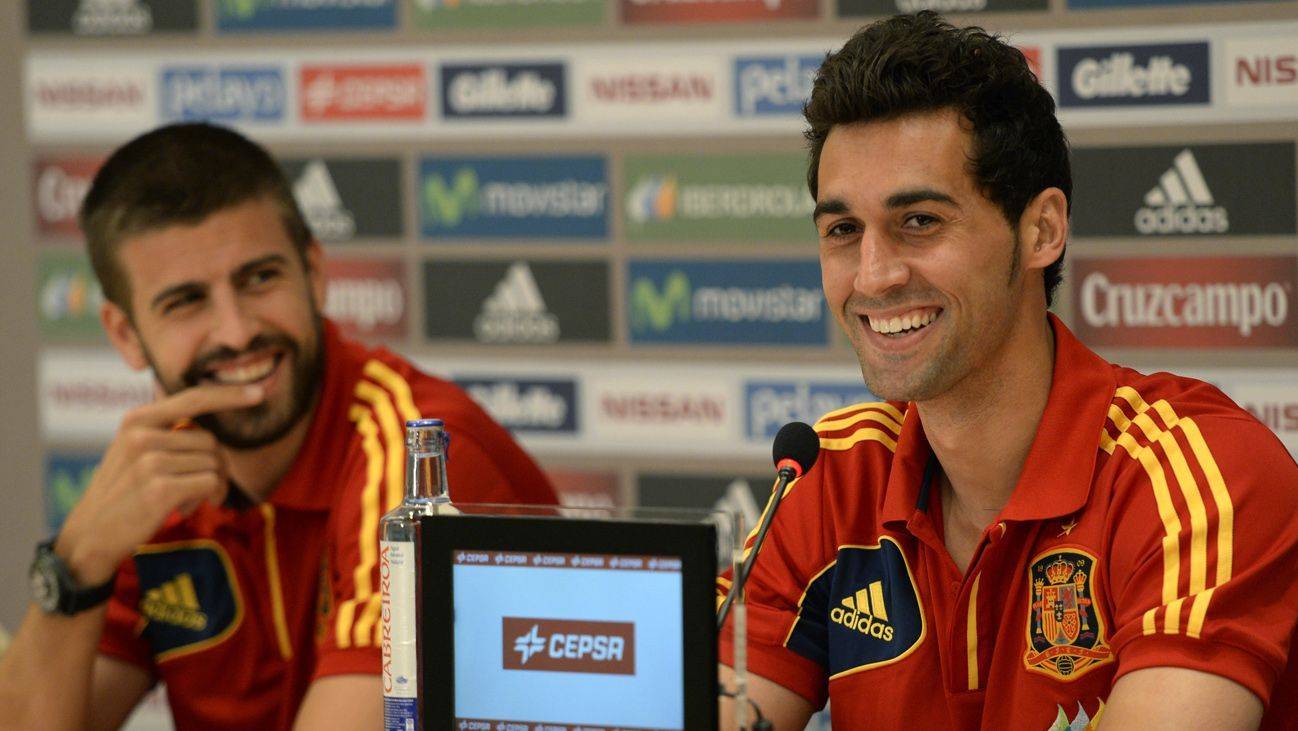 Álvaro Arbeloa y Gerard Piqué en una rueda de prensa con la selección española