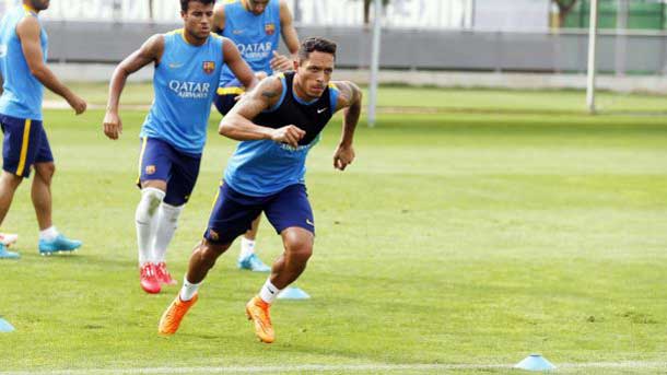 Adriano sufre una pubalgia y es duda para el inicio de Liga