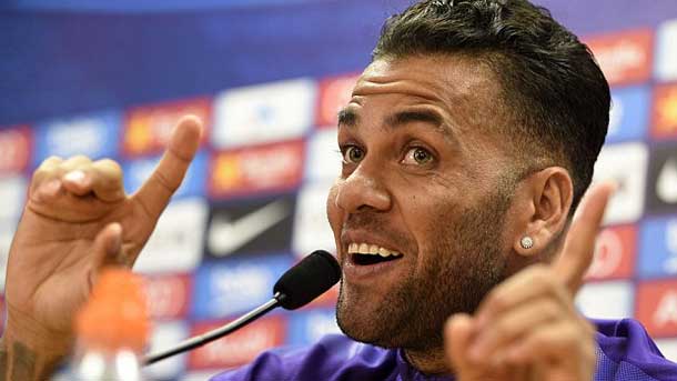 Alves: «Nuestro equipo necesita a loquitos como Arda Turan»