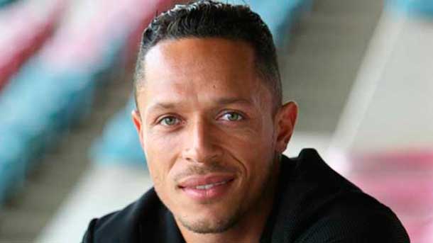 Adriano fue capitán por primera vez con el Barcelona
