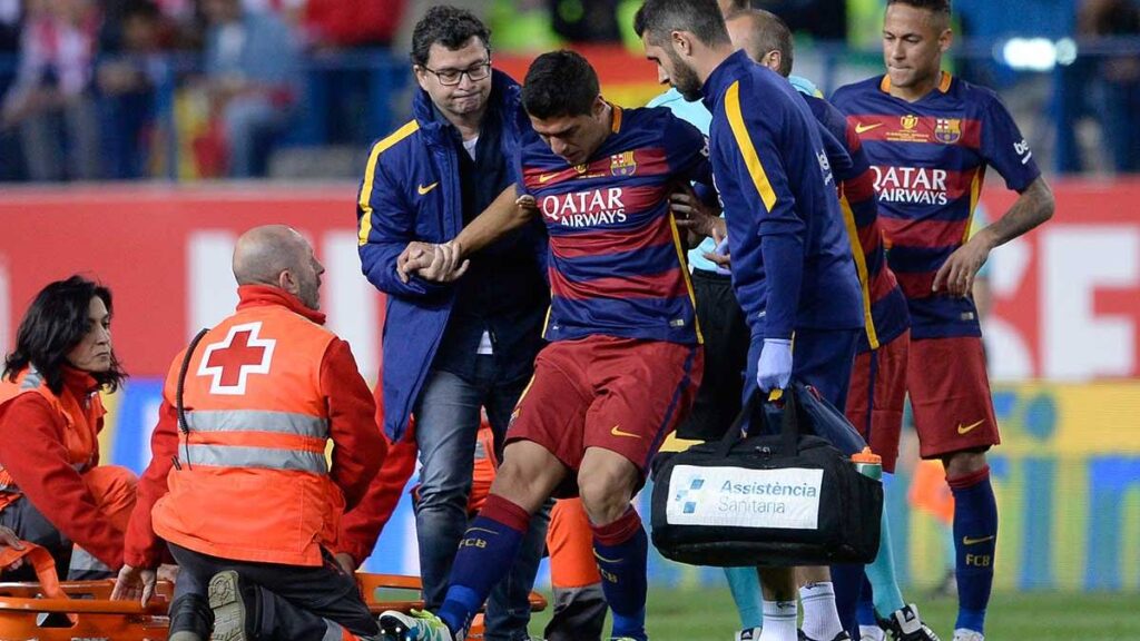 Luis Suárez estará un mes de baja por una rotura muscular