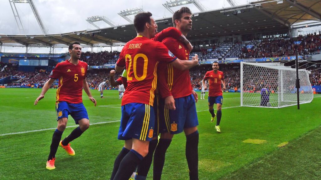 Gerard Piqué, idolatrado por sus compañeros de «La Roja»
