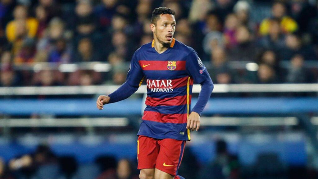 Adriano será presentado este viernes con el Besiktas