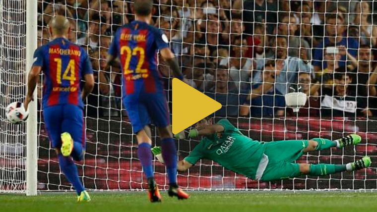 Claudio Bravo se reivindicó parando un penalti al Sevilla