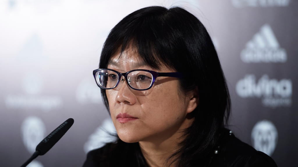 Reunión vital en el Valencia sobre el futuro de Alcácer