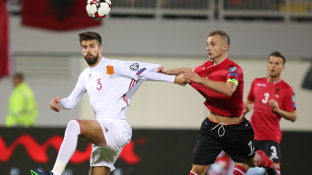 ABSURDO: ¡Critican a Piqué por cortarse las mangas!