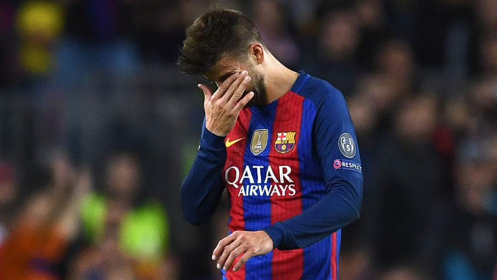 MÁS PROBLEMAS: Silva lesionó a Piqué, que abandonó el partido