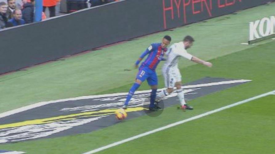 Tremendo pisotón de Carvajal a Neymar Jr en el Clásico