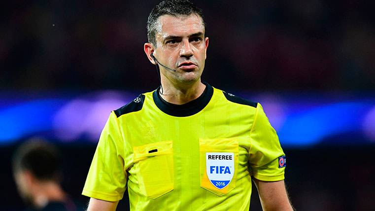 Kassai es el primer árbitro en pitar un penalti por vídeo