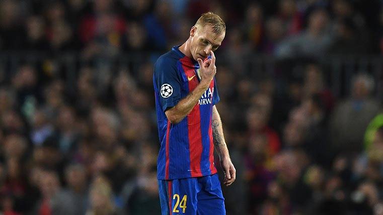 Jeremy Mathieu vive su peor momento en el FC Barcelona