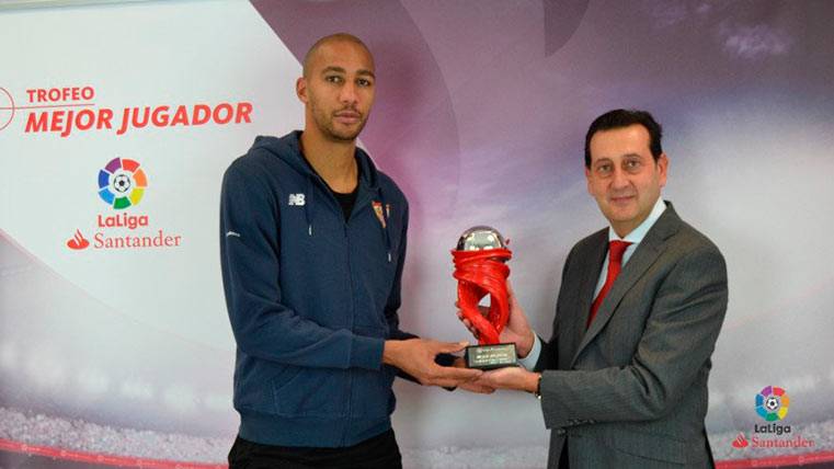 N’Zonzi, premios y elogios ante la pasividad del Barça