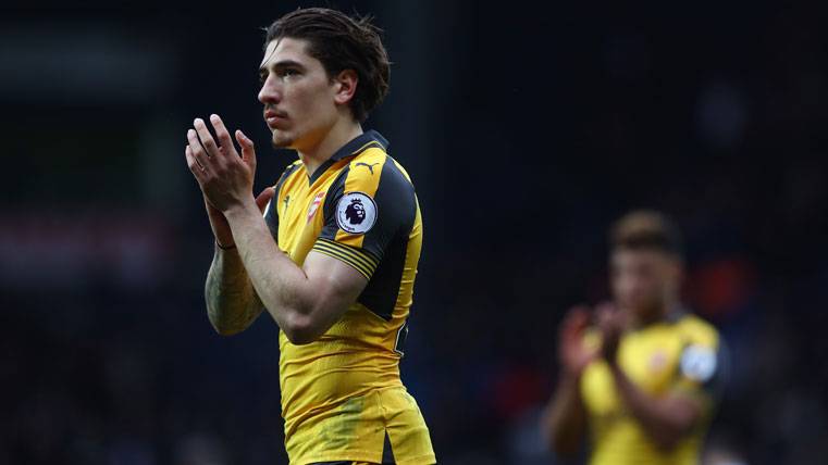 Bellerín, encantado: «Es un halago que el Barça se fije en mí»