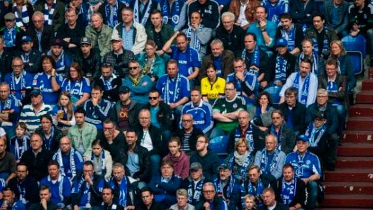 Marc Bartra pide ayuda para encontrar a esta aficionada