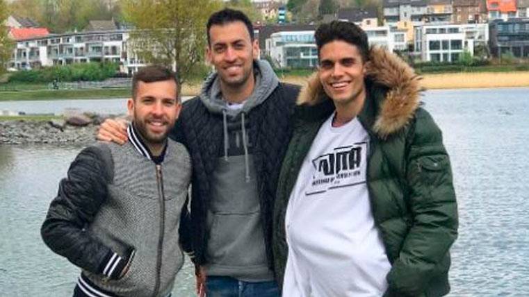 Bartra, emocionado tras la visita de Jordi Alba y Sergio Busquets