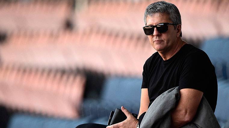 Jorge Messi aterriza en Barcelona para cerrar la renovación de Leo