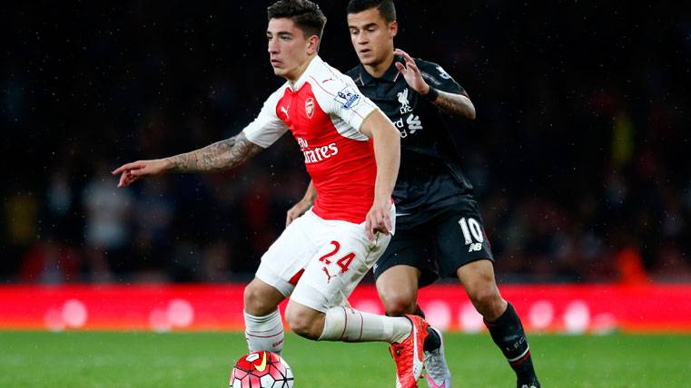 Después de anunciar entrenador, el Barça irá a por Bellerín