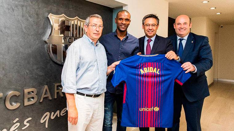 Abidal, emocionado: «Un honor transmitir los valores del Barça»