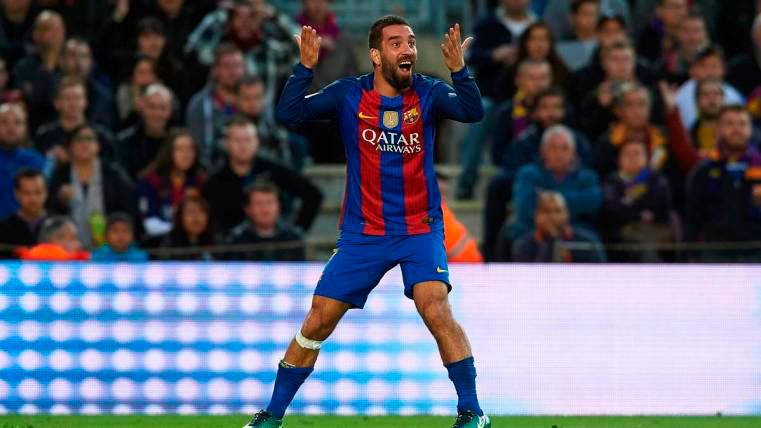 El Barça acelera las salidas de Jérémy Mathieu y Arda Turan