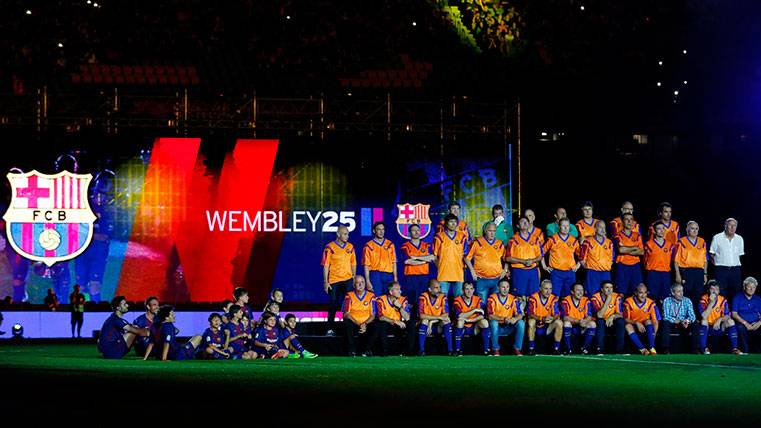 El Barça corona el homenaje a los héroes de Wembley
