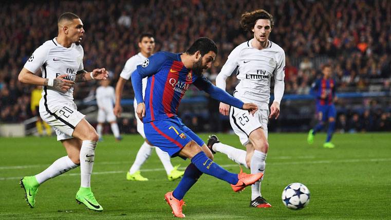 La primera intención de Arda Turan es quedarse en el Barça