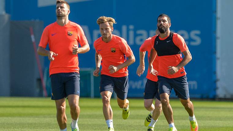 Arda reaparece en el entreno del Barça para calmar los rumores