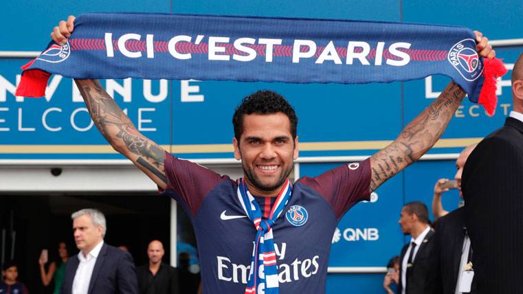 Alud de críticas a Dani Alves por sus palabras sobre Verratti