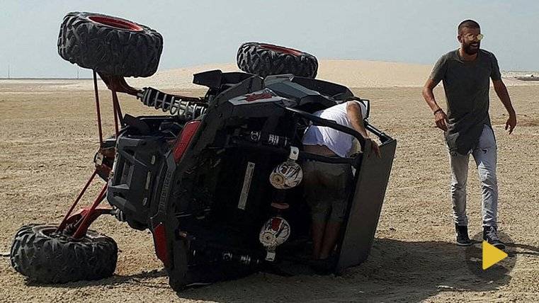 Pequeño accidente de Gerard Piqué en el desierto