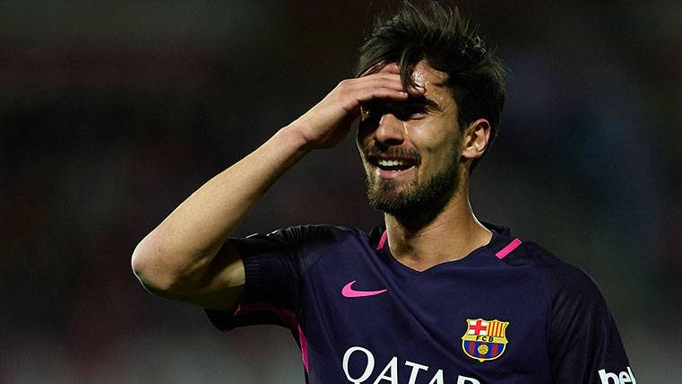 A André Gomes le sale otra novia: El colista de la Premier